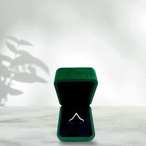 Elle rose Gold Ring in Green Velvet Box